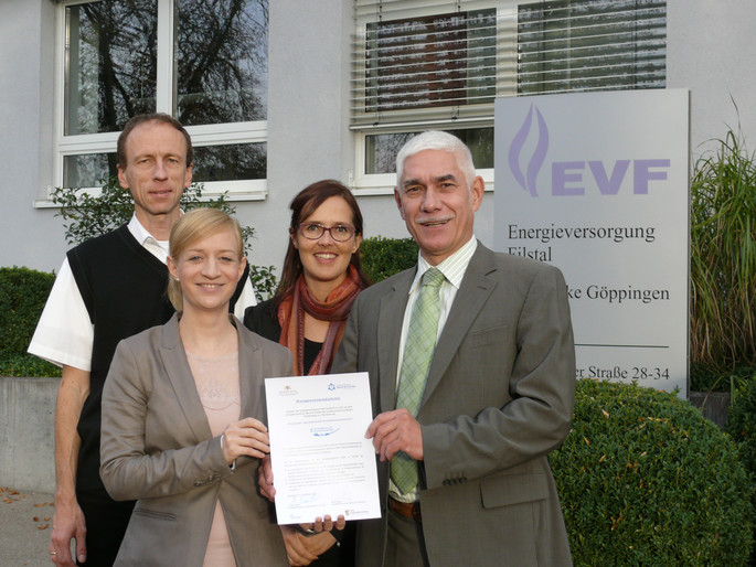 FamilienForschung und Energieversorgung Filstal  unterzeichnen Zielvereinbarung