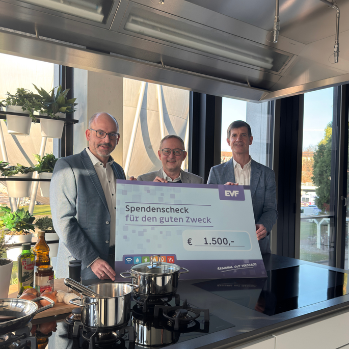 Energieversorgung Filstal erneut engagiert: 1.500 &euro;-Spende f&uuml;r die NWZ-Aktion &bdquo;Gute Taten&ldquo;