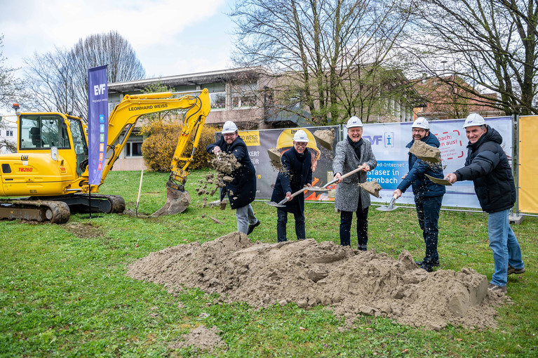 High-Speed-Internet für Göppingen: Glasfaser-Spatenstich in Bartenbach